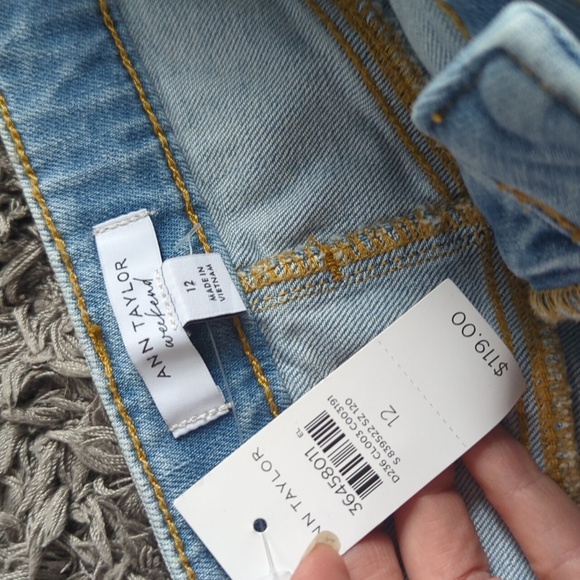 NWT Ann Taylor Weekend Unpicked Hem Denim Skirt in Light Wash Indigo 12 - Picture 9 of 11